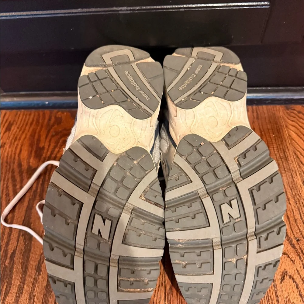 New Balance 725 Men’s 10 White and Blue Athletic Shoes - Picture 7 of 7